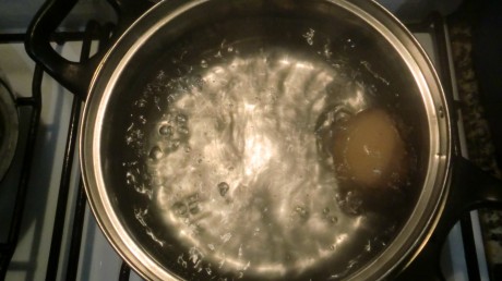 huevo cociéndose